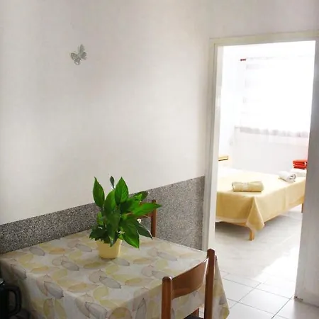 Apartment Pahljina