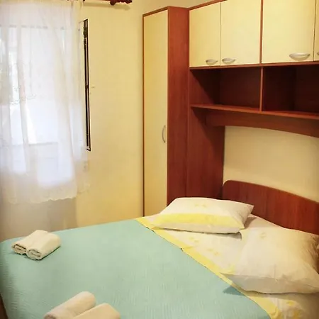 Pahljina Apartment Rab Town
