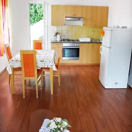 Apartment Pahljina