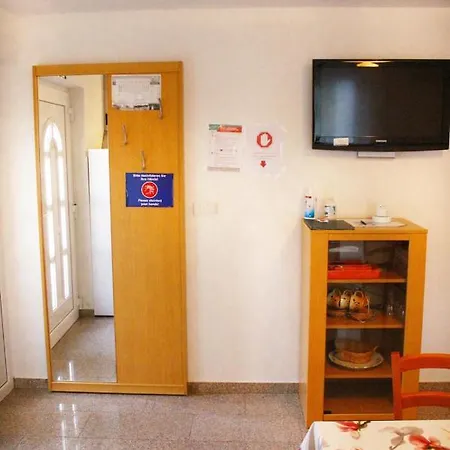 Pahljina Apartment *