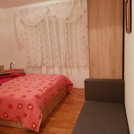 Apartment Pahljina *