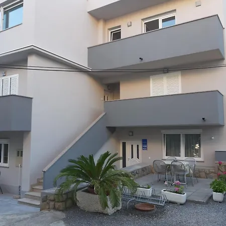 Pahljina Apartment Rab Town