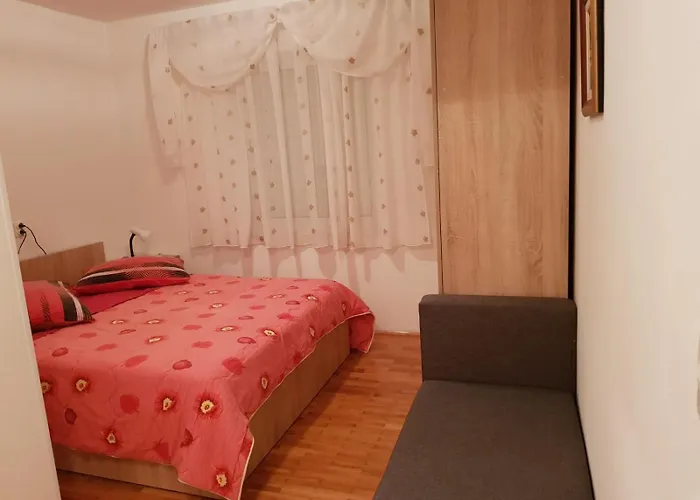 Apartament Pahljina *